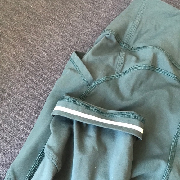 All The Right Places Crop II *23"
Nocturnal Teal - Picture 4 of 4